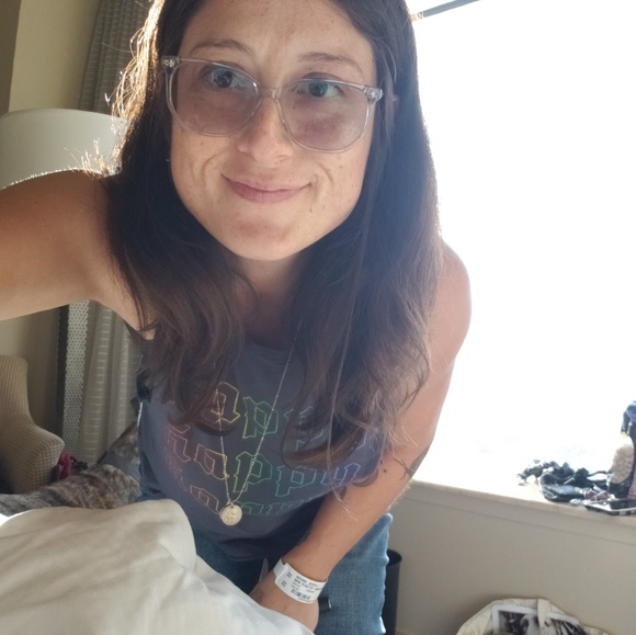 Meet your Posher, Adria - Picture 1 of 8